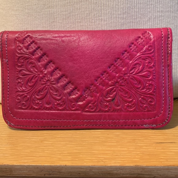 BARBIE PINK FUSCHIA MAGENTA TOOLED LEATHER WALLET PASSPORT CASE - Picture 6 of 9